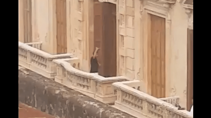 Hotel histórico e quadra de futebol improvisada: a vida de R10 no Paraguai