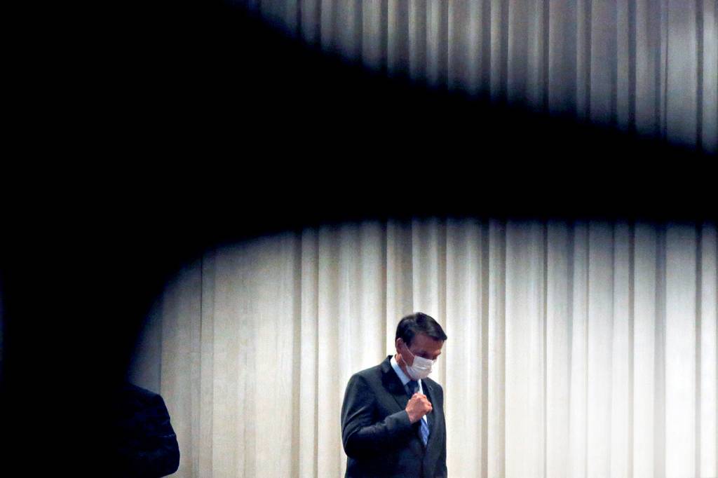 O risco do flerte de Bolsonaro com a gastança para reaquecer a economia