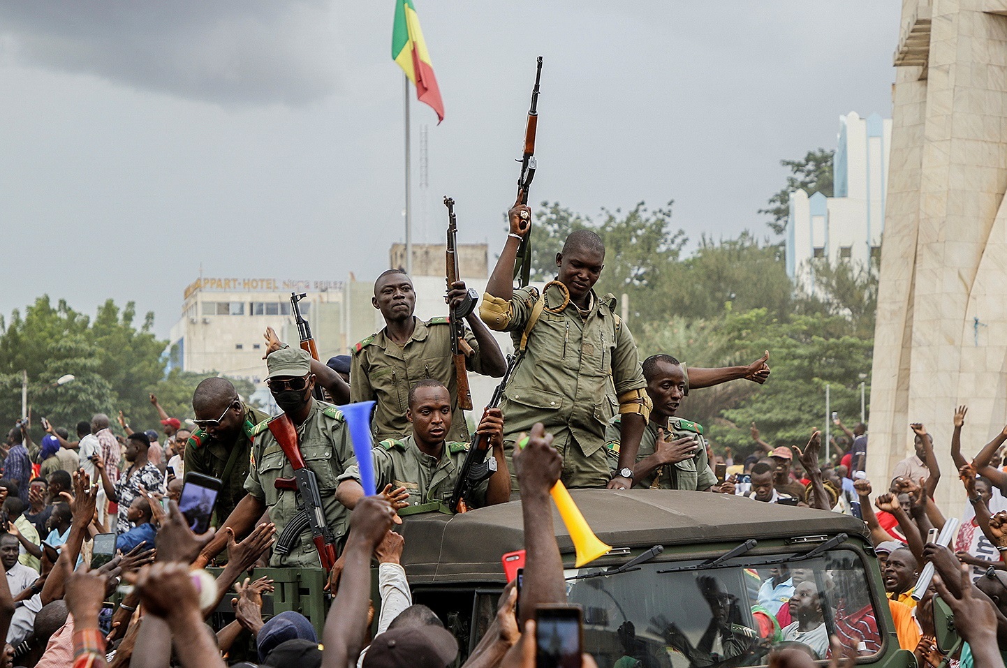 Presidente e primeiro-ministro do Mali são detidos em golpe de Estado