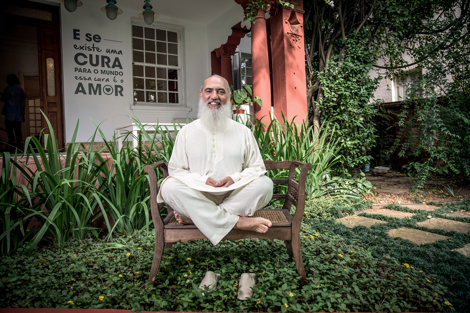 O retorno, sem alarde, do guru Prem Baba