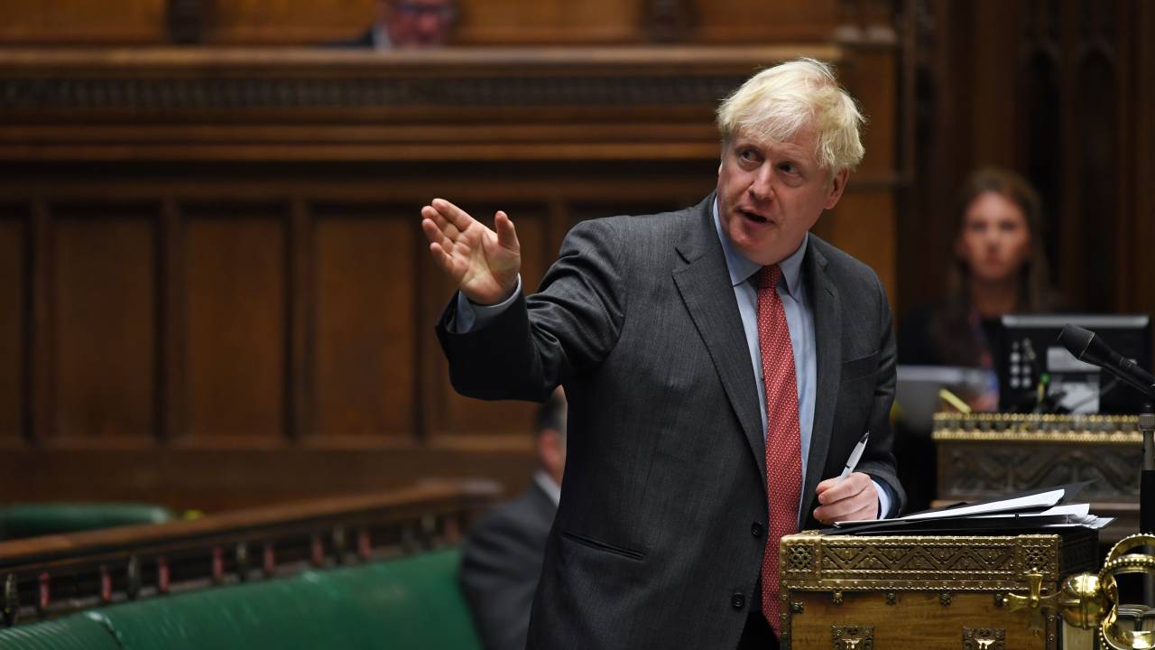 O primeiro-ministro do Reino Unido, Boris Johnson, anunciou novas restrições sociais devido ao aumento de casos de Covid-19.
