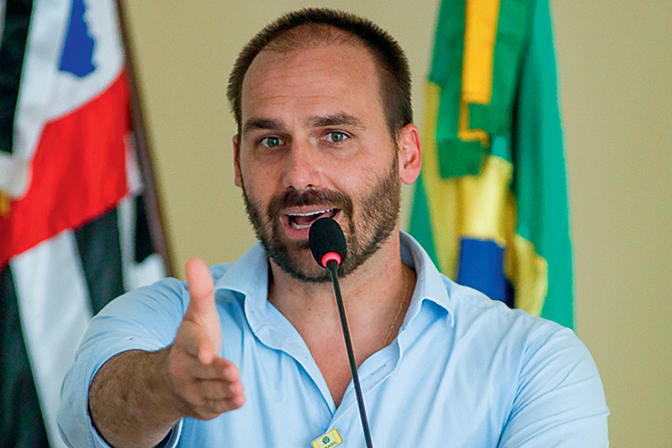 Eduardo Bolsonaro faz sucessor a presidir Comissão de Relações Exteriores