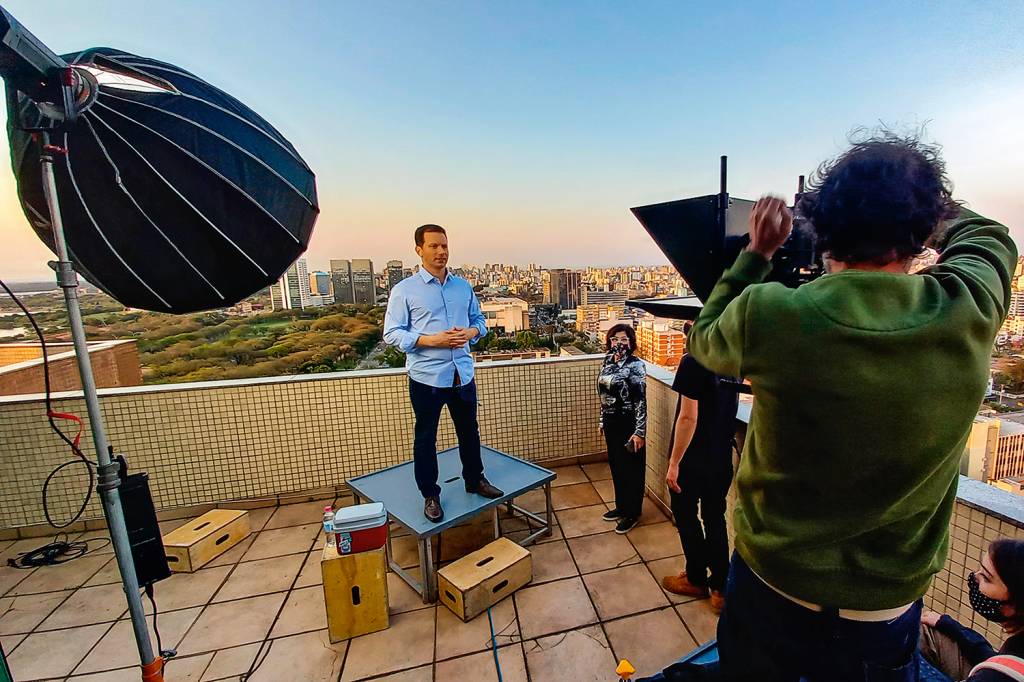 Horário eleitoral vira tábua de salvação para políticos que buscam virada