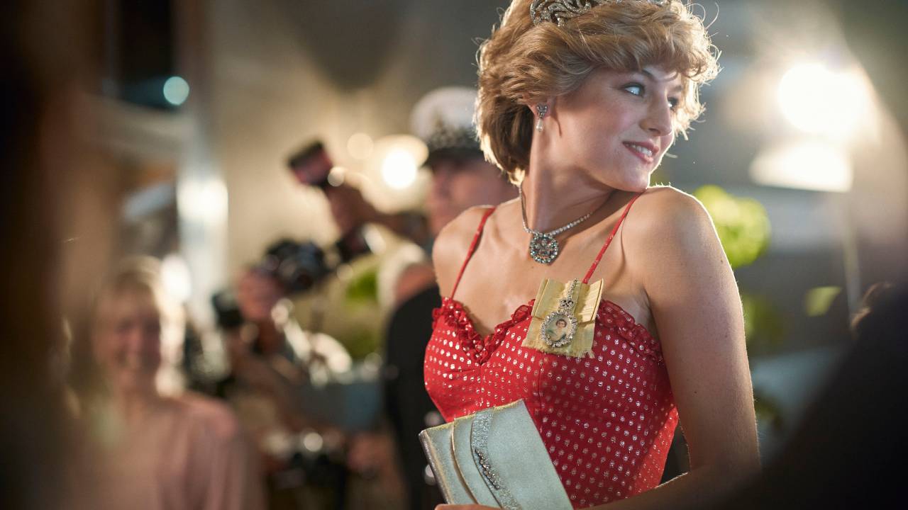 Emma Corrin como princesa Diana na série The Crown