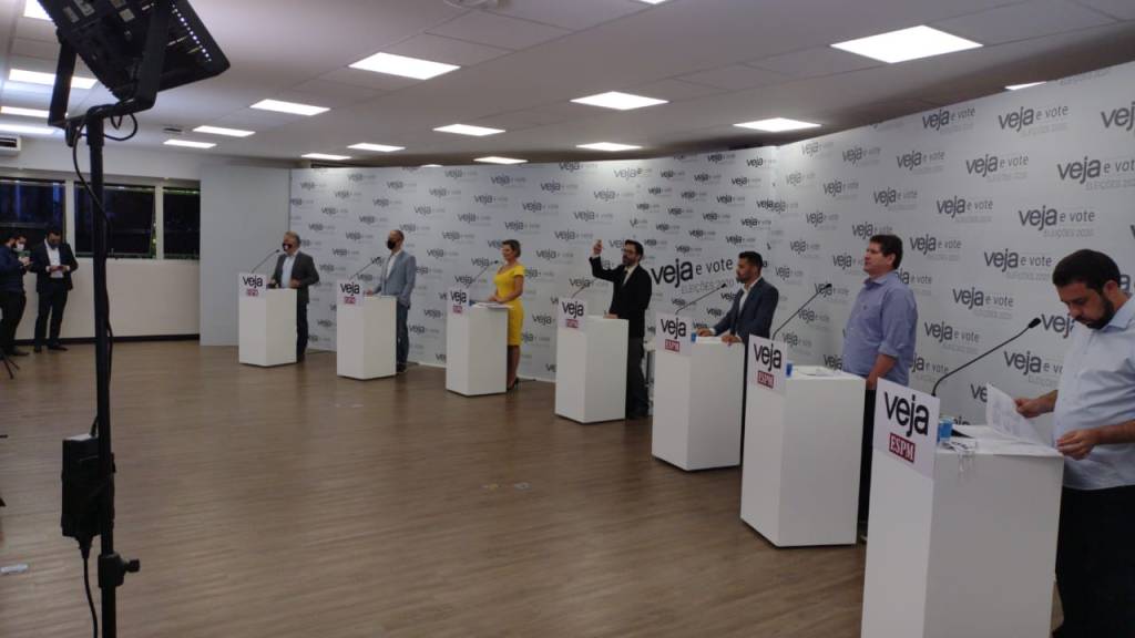 Líder nas pesquisas, Covas é o principal alvo em debate promovido por VEJA