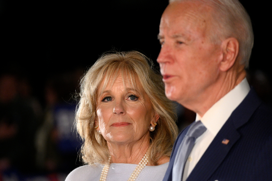 ‘Ele está tendo um derrame’: esposa de Biden relata reação ao debate com Trump em 2024