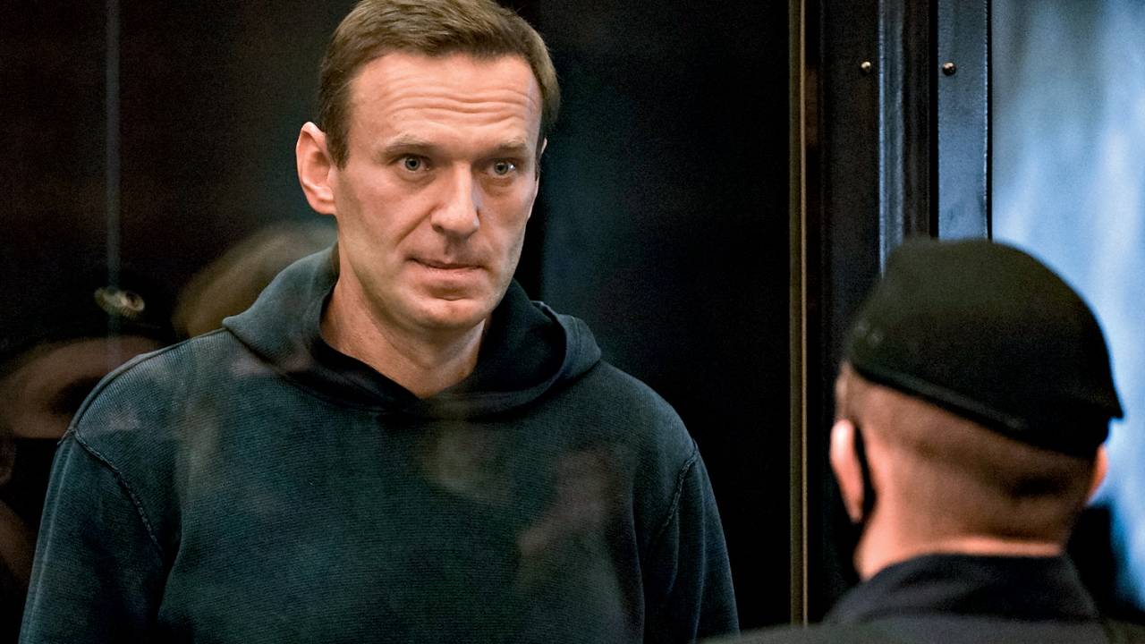 PROVOCAÇÕES - Navalny no tribunal: “Vladimir, o envenenador de cuecas” -