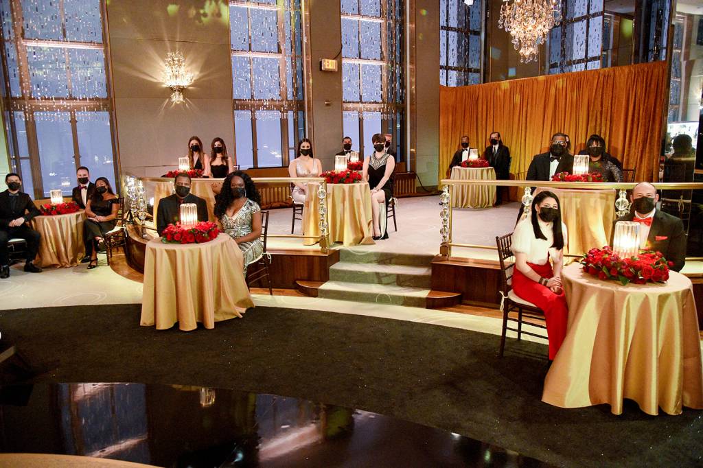 78th Annual Golden Globe® Awards: Show Os trabalhadores da linha de frente e de serviços essenciais comparecem como convidados durante o 78º Prêmio Anual do Globo de Ouro, em Nova York -