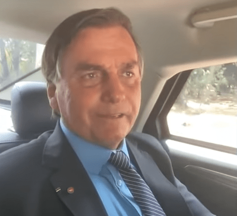 Bolsonaro entrega a Arthur Lira projeto de privatização dos Correios