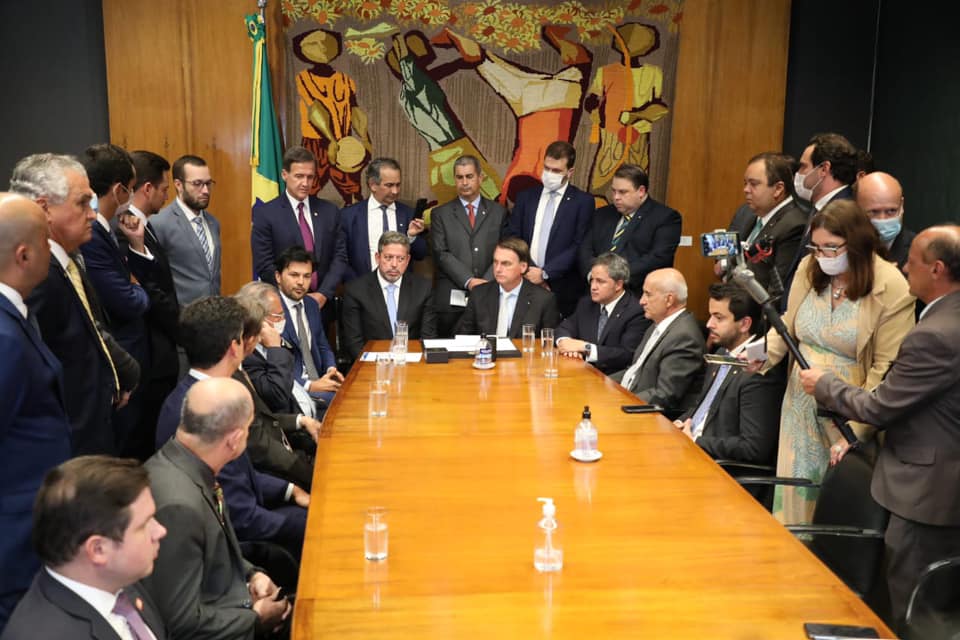 Guedes e a venda dos Correios: ‘é tirar o governo do cangote das empresas’