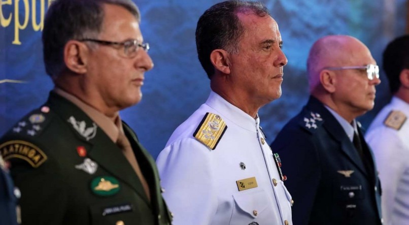 Os ex-comandantes do Exército (Edson Leal Pujol), da Marinha (Ilques Barbosa Juniore da Aeronáutica (Antonio Carlos Moretti Bermudez)