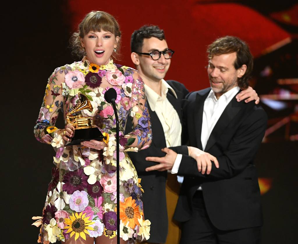 63rd Annual GRAMMY Awards – Telecast LOS ANGELES, CALIFORNIA - MARCH 14: (L-R) Taylor Swift, Jack Antonoff, and Aaron Dessner accept the Album of the Year award for ‘Folklore’ onstage during the 63rd Annual GRAMMY Awards at Los Angeles Convention Center on March 14, 2021 in Los Angeles, California. (Photo by Kevin Winter/Getty Images for The Recording Academy)