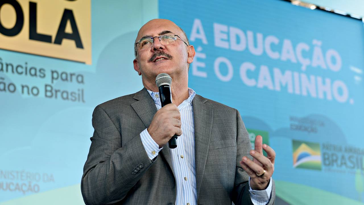 NO COMANDO O ministro Ribeiro: empenho em divulgar a visão evangélica //