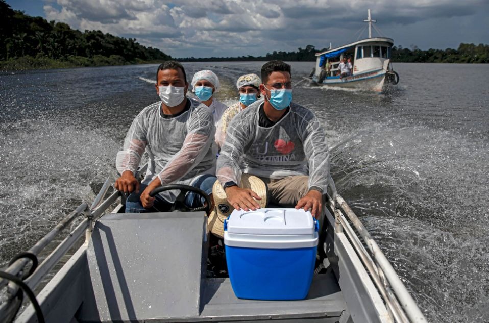 Quilombola Agentes de saúde levam vacina contra a Covid-19 a comunidade quilombola na fronteira do Pará com o Amazonas