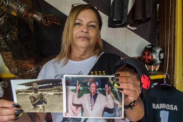 Tereza Borba com as fotos dos gestos preferidos de Barbosa - Tereza Borba com as fotos dos gestos preferidos de Barbosa -