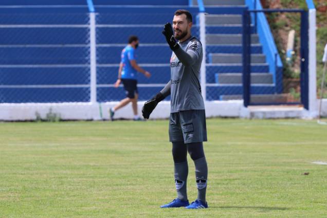 Goleiro Walter em ação pelo Cuiabá no campeonato regional - Goleiro Walter em ação pelo Cuiabá no campeonato regional -