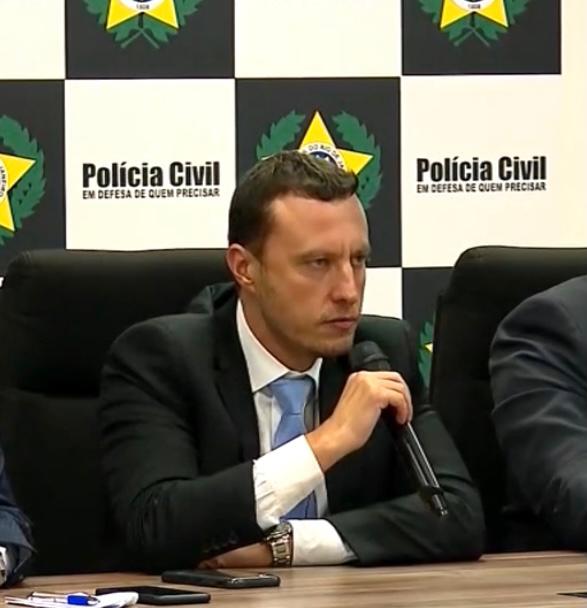 Delegado Henrique Damasceno, em coletiva concedida pela polícia do Rio