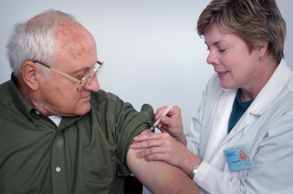 Pneumo 20: vacina ‘turbinada’ contra pneumonia será oferecida para idosos com mais de 85 anos