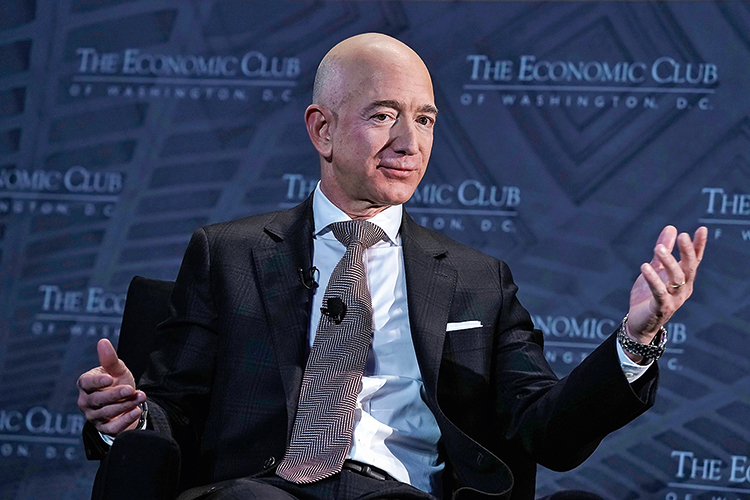 Jeff Bezos Speaks At Economic Club Of Washington With Club President David Rubenstein IMPOSTOS - Bilionários na mira: Bezos, da Amazon, diz que apoia o aumento -