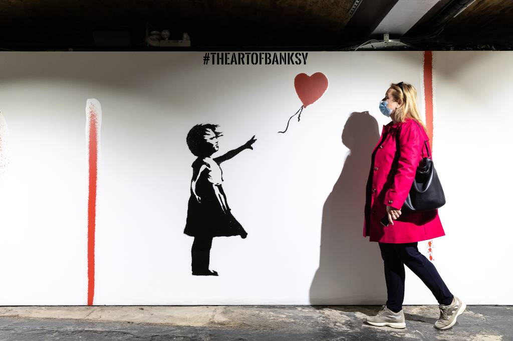 Exposição de Banksy chega a Londres e reacende discussão sobre sua obra