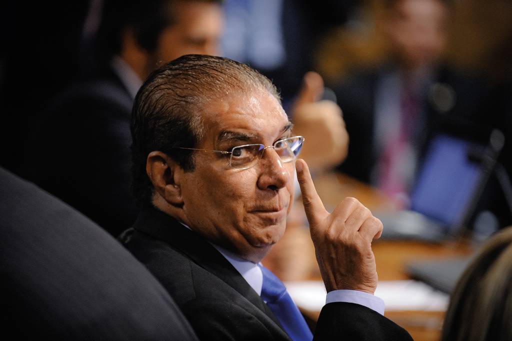 CCJ – Comissão de Constituição, Justiça e Cidadania PALANQUE - Jader Barbalho: acerto com o senador incluiria o apoio de Lula à reeleição de Hélder Barbalho ao governo do Pará -