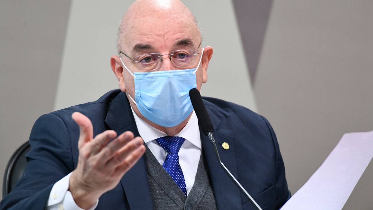 O deputado federal Osmar Terra (MDB) durante depoimento na CPI da Covid -