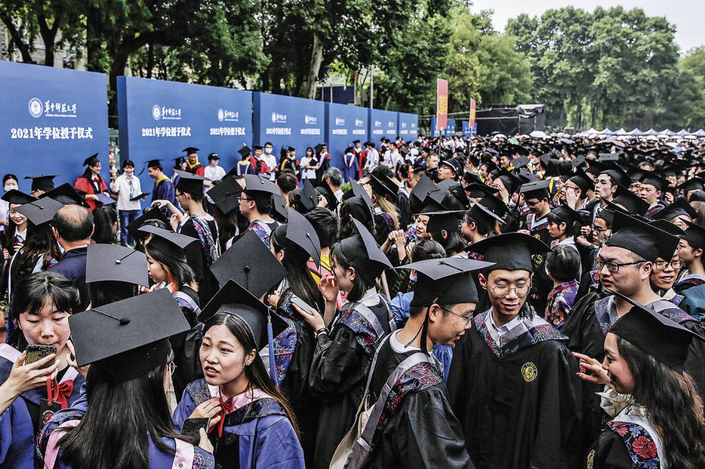 GettyImages-1323342744.jpg RECUPERAÇÃO - Formatura em Wuhan: a vida volta ao normal na cidade onde a pandemia começou -