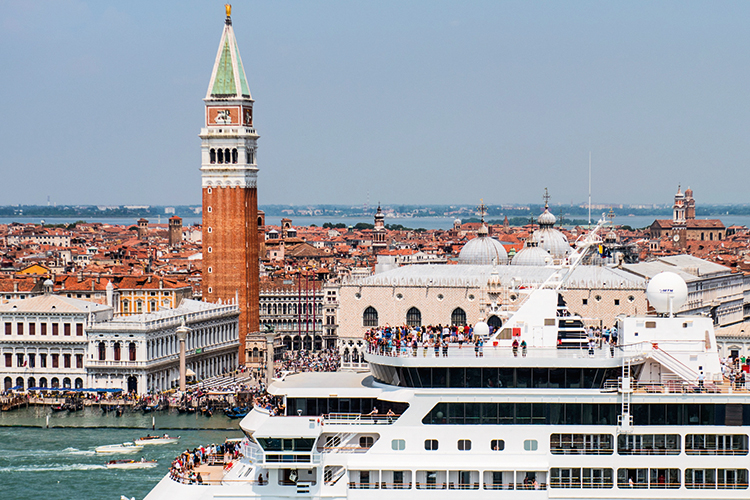 CONTROLE - Veneza: os navios não poderão desembarcar passageiros na cidade e a lotação das atrações será monitorada -