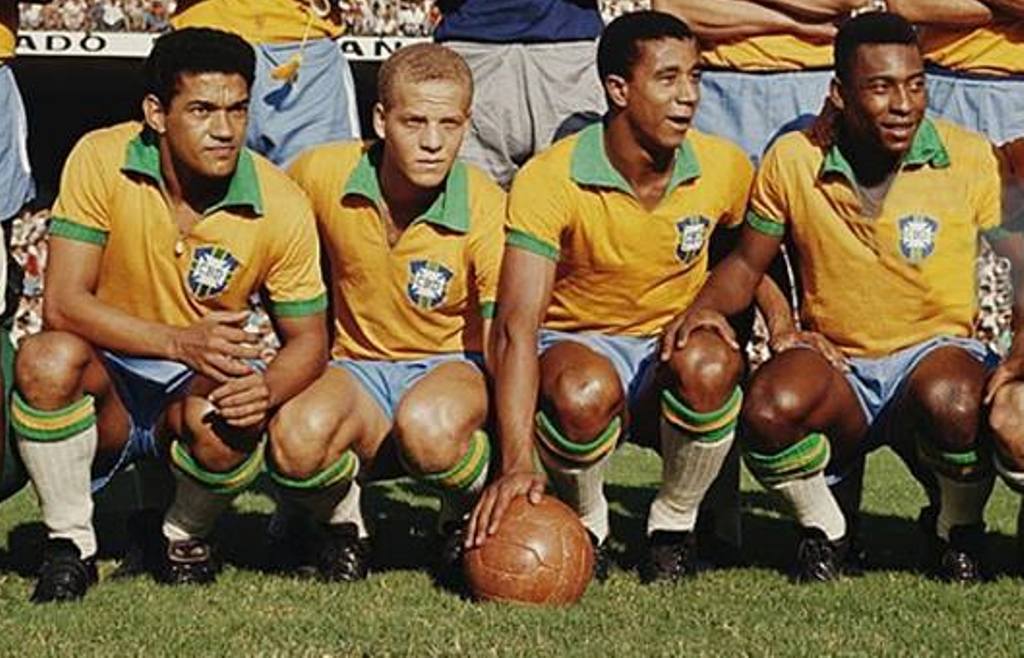 Mané Garrincha, Ademir da Guia e Pelé pela seleção brasileira -