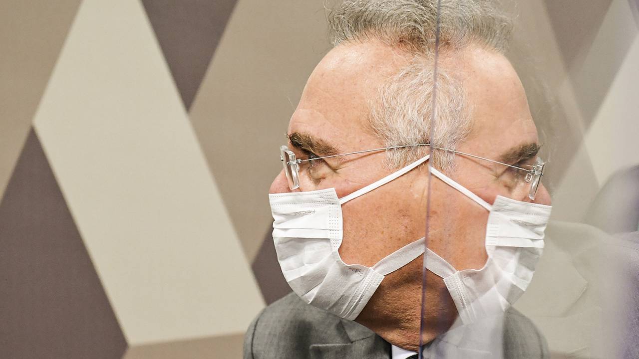 ALVO - Renan: o senador pediu informações à Receita sobre empresas, amigos e pessoas próximas a Flávio Bolsonaro -