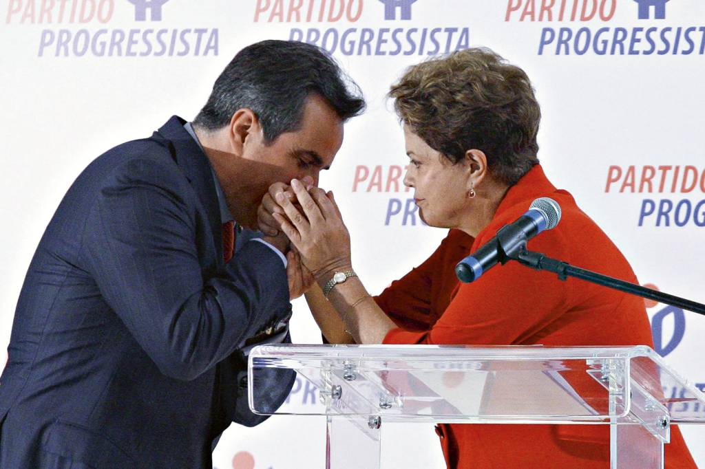 Dilma Rousseff e Ciro Nogueira TRAIÇÃO - Com Dilma: apoio à presidente não resistiu à pressão pelo impeachment -