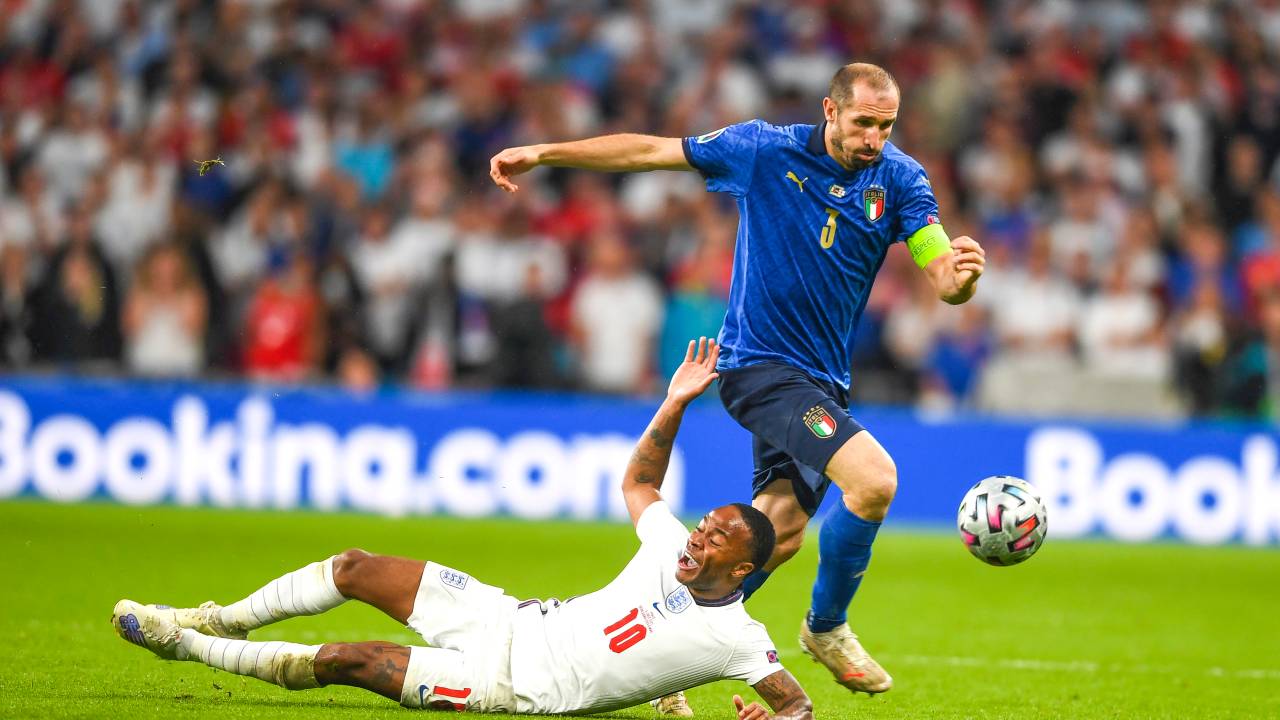 Chiellini, da Juventus, é um dos nomes disponíveis no mercado -