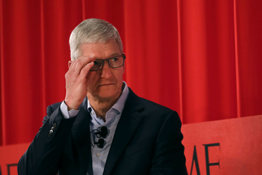 Qual é o salário de Tim Cook na Apple, que anunciou troca de comando
