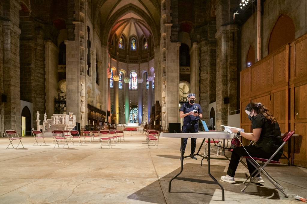 GettyImages-1233683905.jpg_1 DESCRENÇA - Posto de vacinação vazio nos Estados Unidos: sobra imunizante e falta gente querendo se proteger -