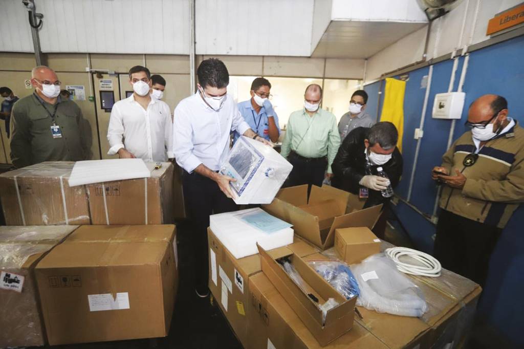 HELDER-BARBALHO-RESPIRADORES-2020-01.jpg PREJUÍZO - Barbalho: o governador negociou com um amigo detalhes da compra de respiradores que não funcionaram -