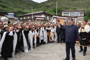 O presidente da China, Xi Jinping, faz visita surpresa ao Tibete