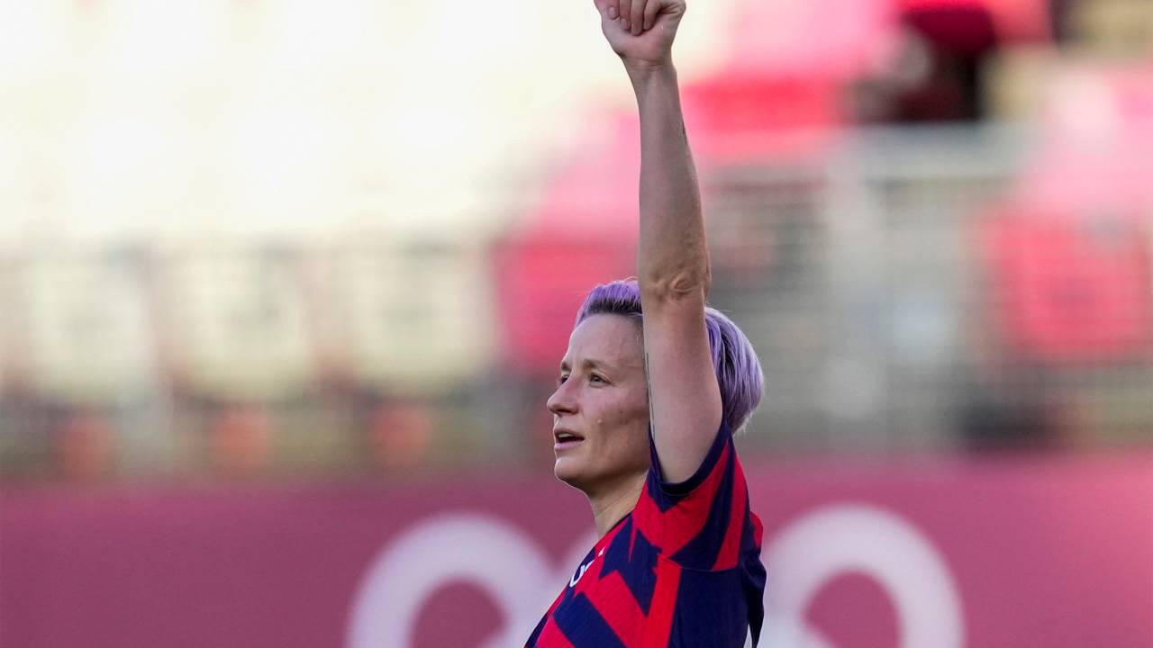 United States' Megan Rapinoe celebrates scoring her side's 2nd goal against Australia in the women's bronze medal soccer match at the 2020 Summer Olympics, Thursday, Aug. 5, 2021, in Kashima, Japon. (AP Photo/Andre Penner)