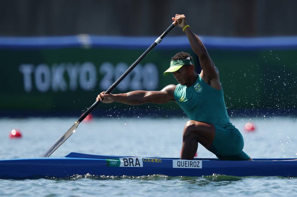 Canoe Sprint – Olympics: Day 14 TOKYO, JAPAN - AUGUST 06: Isaquias Queiroz dos Santos of Team Brazil competes during the Men's Canoe Single 1000m Heat 2 on day fourteen of the Tokyo 2020 Olympic Games at Sea Forest Waterway on August 06, 2021 in Tokyo, Japan. (Photo by Adam Pretty/Getty Images)