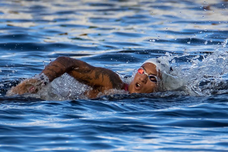 Ana Marcela na disputa da prova dos 10 km na maratona aquática dos Jogos Olímpicos de Tóquio