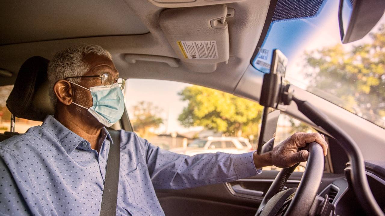 Motoristas de aplicativo, Uber, 99, Cabify: pesquisa mostra que 80% já foram imunizados com ao menos uma dose da vacina contra Covid-19