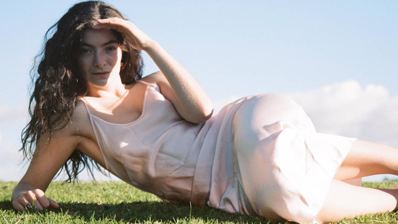 A cantora neozelandesa Lorde: positividade em meio à pandemia