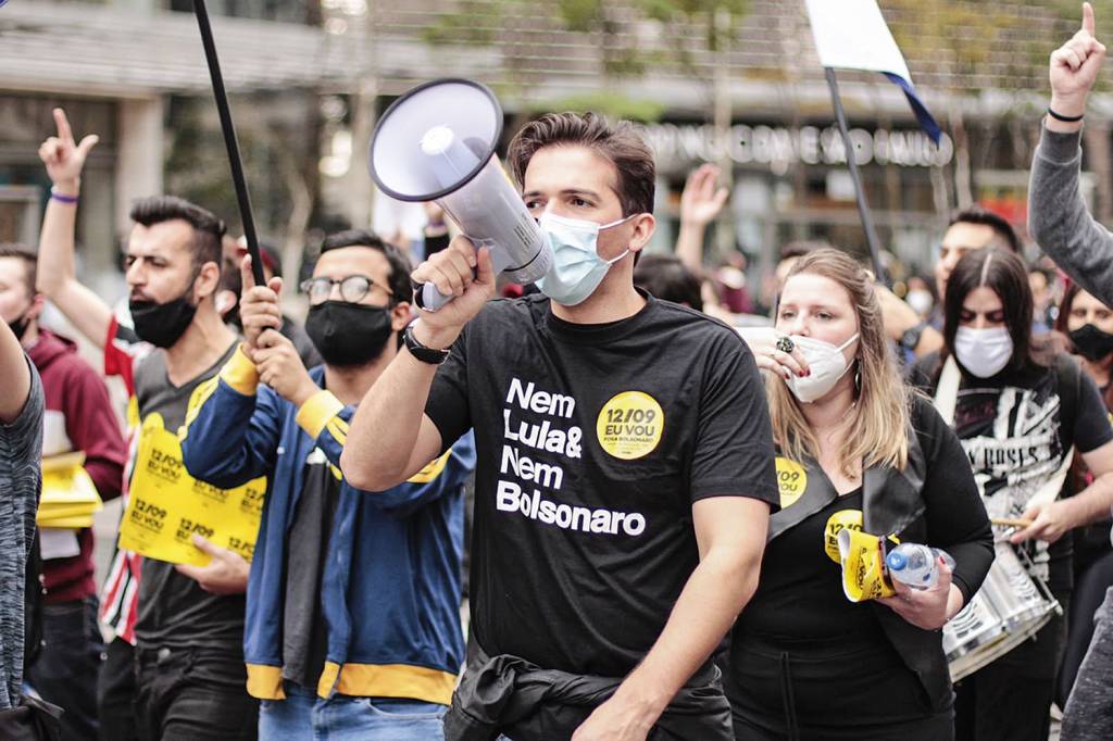 ADESIVACO-MBL-2021-02.jpg CONVOCAÇÃO - MBL na rua: no início, a pauta visava a atrair quem não apoia nem Lula nem Bolsonaro -