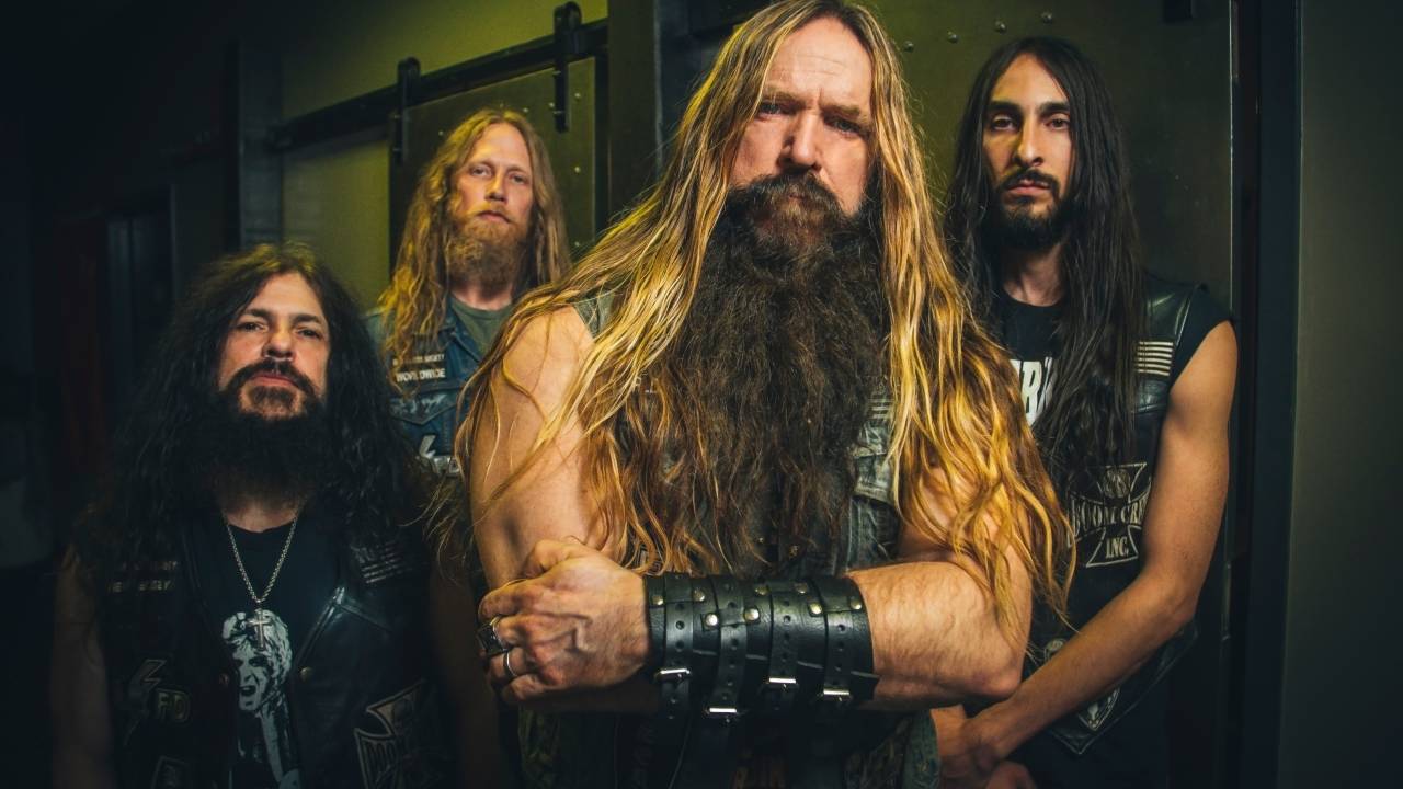 Zakk Wylde (ao centro) com o Black Label Society