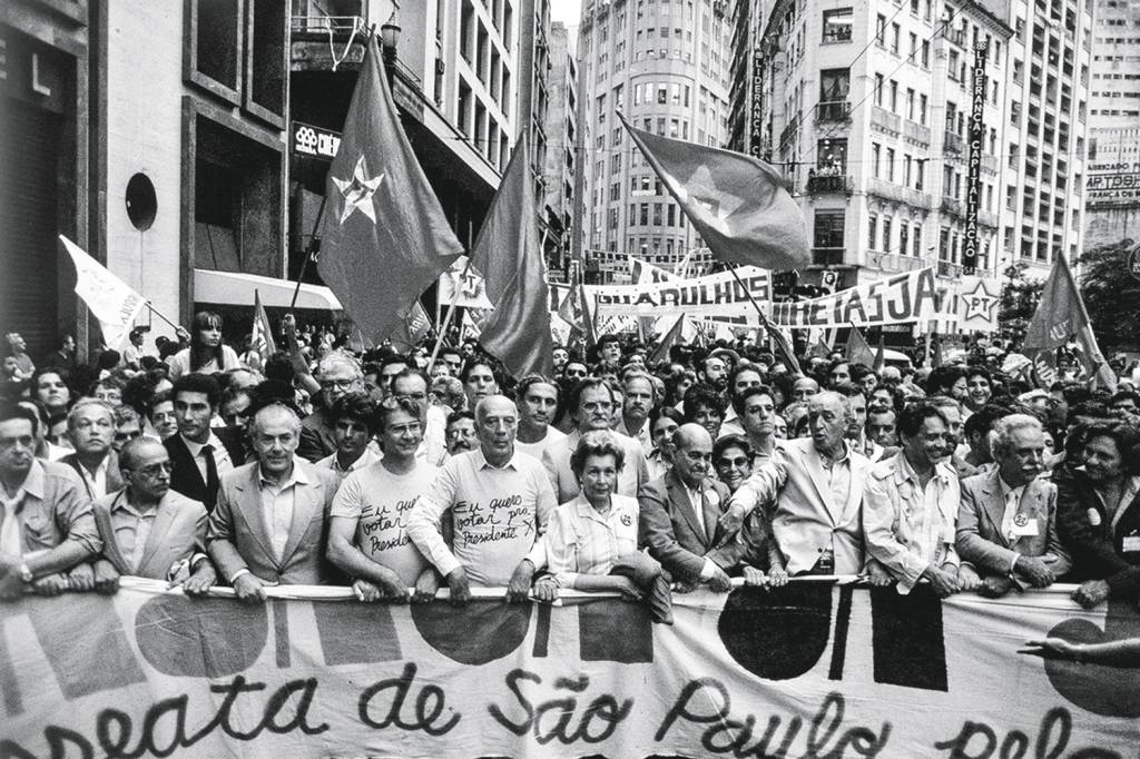DIRETAS-JA-PASSEATA-1984-PB.jpg FRENTE AMPLA - Diretas Já: o desafio é criar uma aliança parecida com a de 1984 -