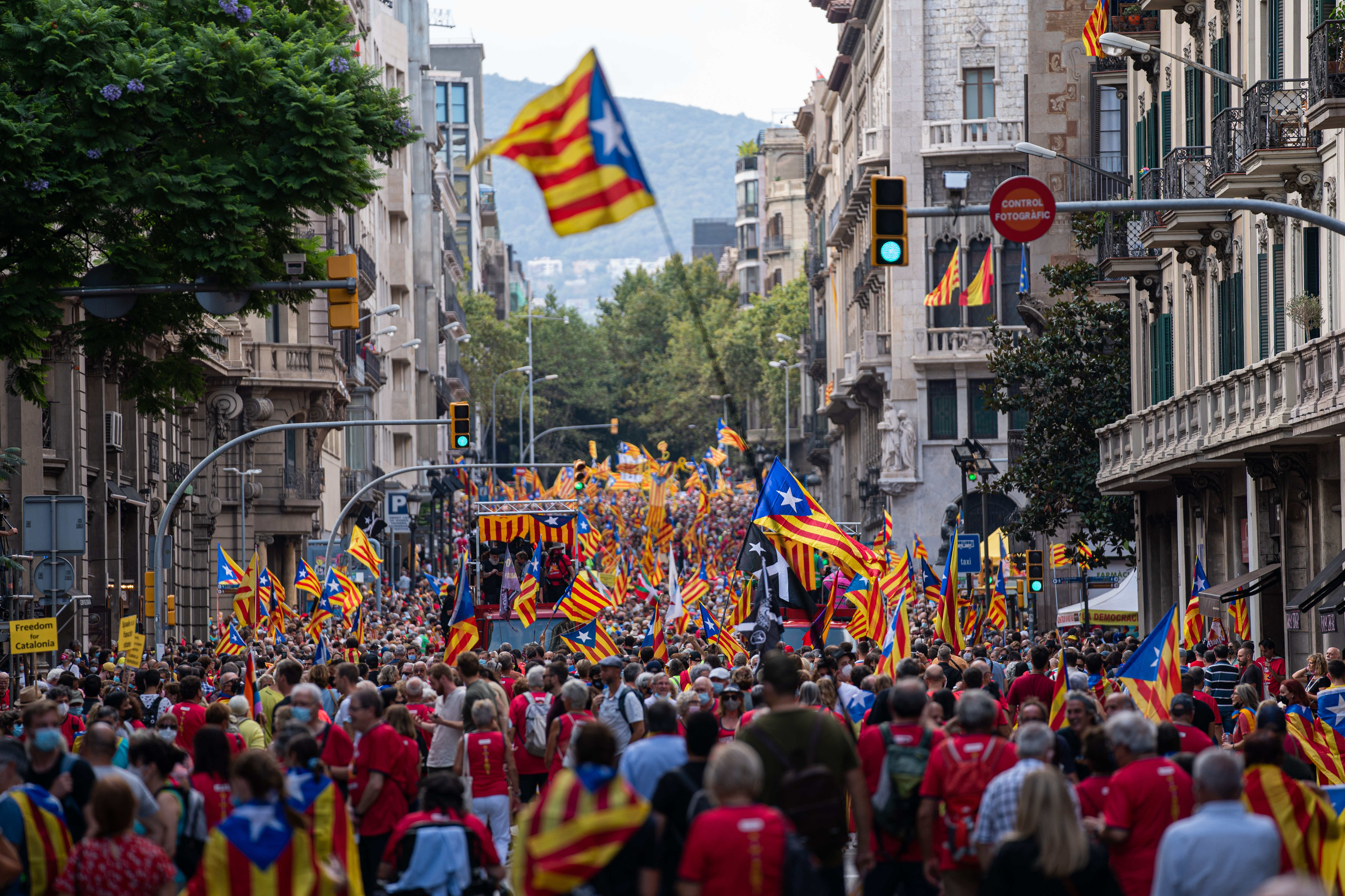 Separatistas vão às ruas de Barcelona no dia nacional da Catalunha