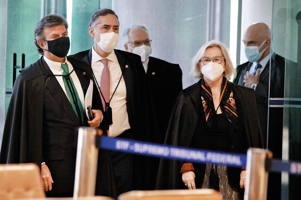 STF-MINISTROS-2021-002.jpg AMEAÇA - Os ministros: eles circulam em carro blindado, têm seguranças armados 24 horas e recebem relatórios de risco -