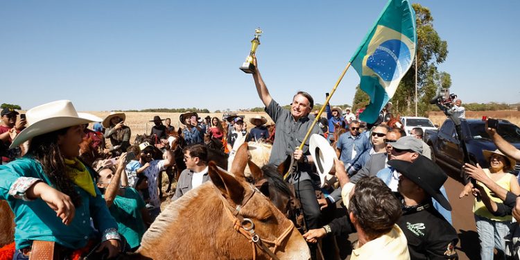 Bolsonaro evoca cena histórica exatamente como Hugo Chávez 