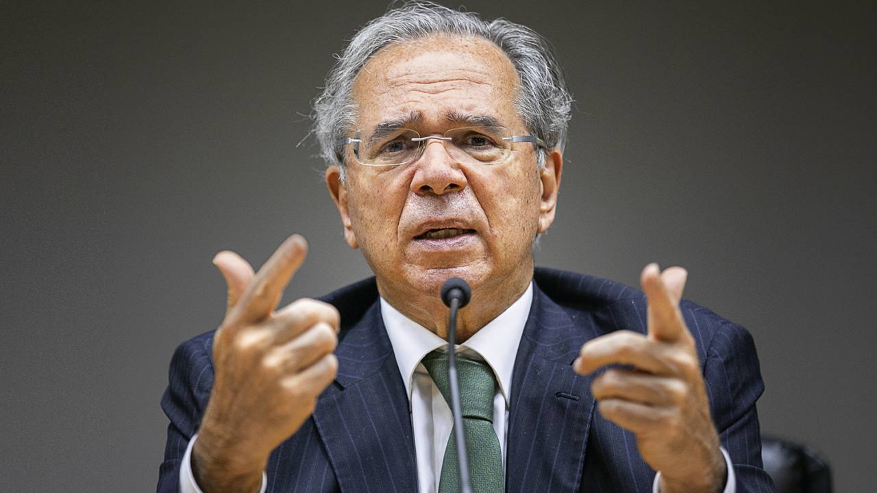 CENÁRIO ADVERSO - Guedes: perspectiva de instabilidades no câmbio, pressão inflacionária e juros mais altos -