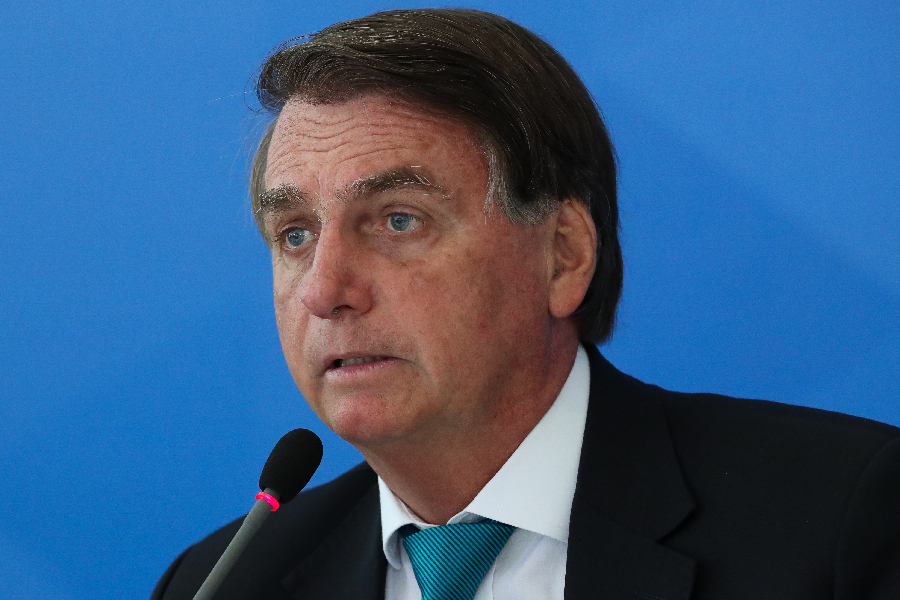 O presidente Jair Bolsonaro: poucos encontros e polêmica com máscara ao chegar à Itália para encontro da cúpula do G-20