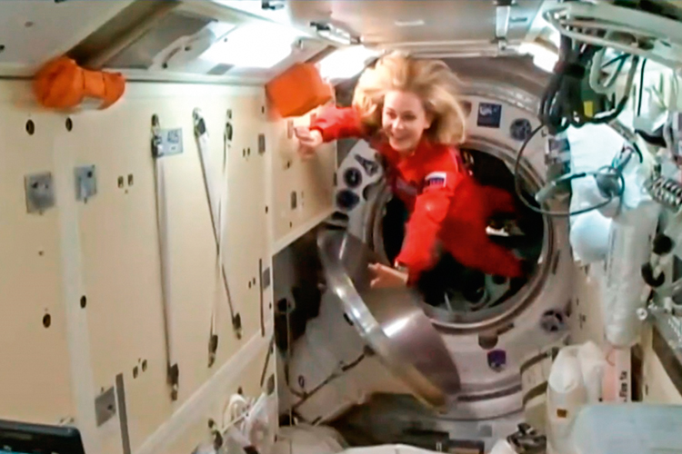 Expedition 66 crew arrived at the International Space Station NAS ALTURAS - A atriz russa Yulia Peresild: a caminho da Estação Espacial -